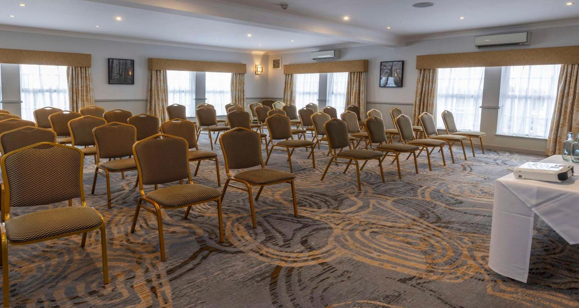 Crowne Plaza East Midlands Airport By Ihg Hotel Derby Exterior photo
